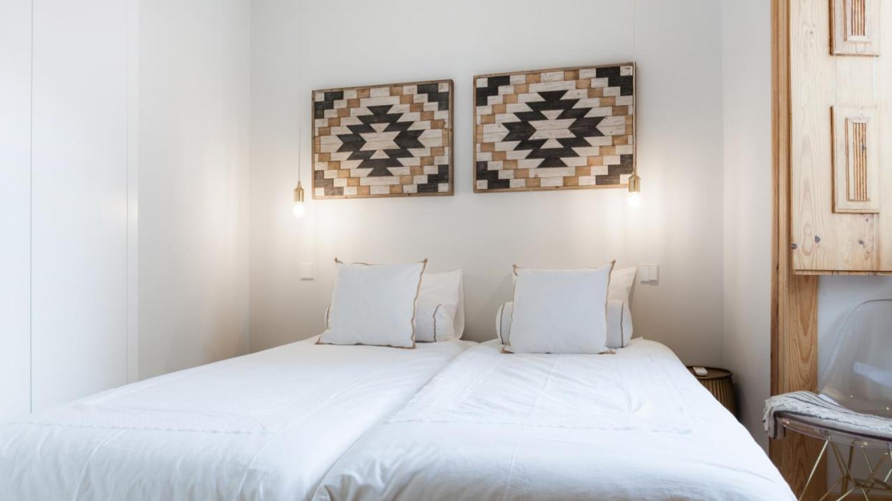 Charming Flat With Balconies Chiado District 2 Bedrooms & Ac 19th Century Building * Lissabon