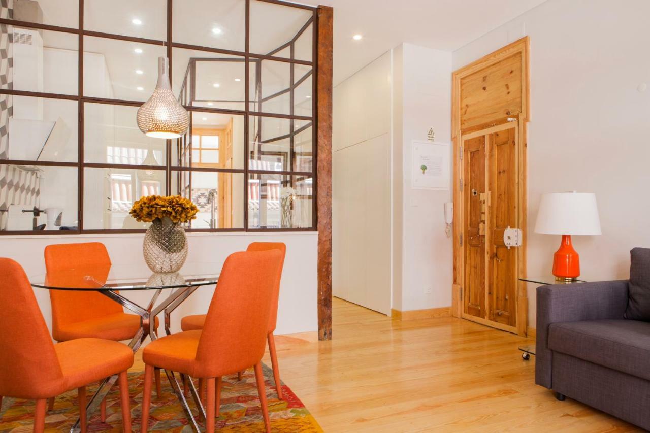 Charming Flat With Balconies Chiado District 2 Bedrooms & Ac 19th Century Building * Lissabon