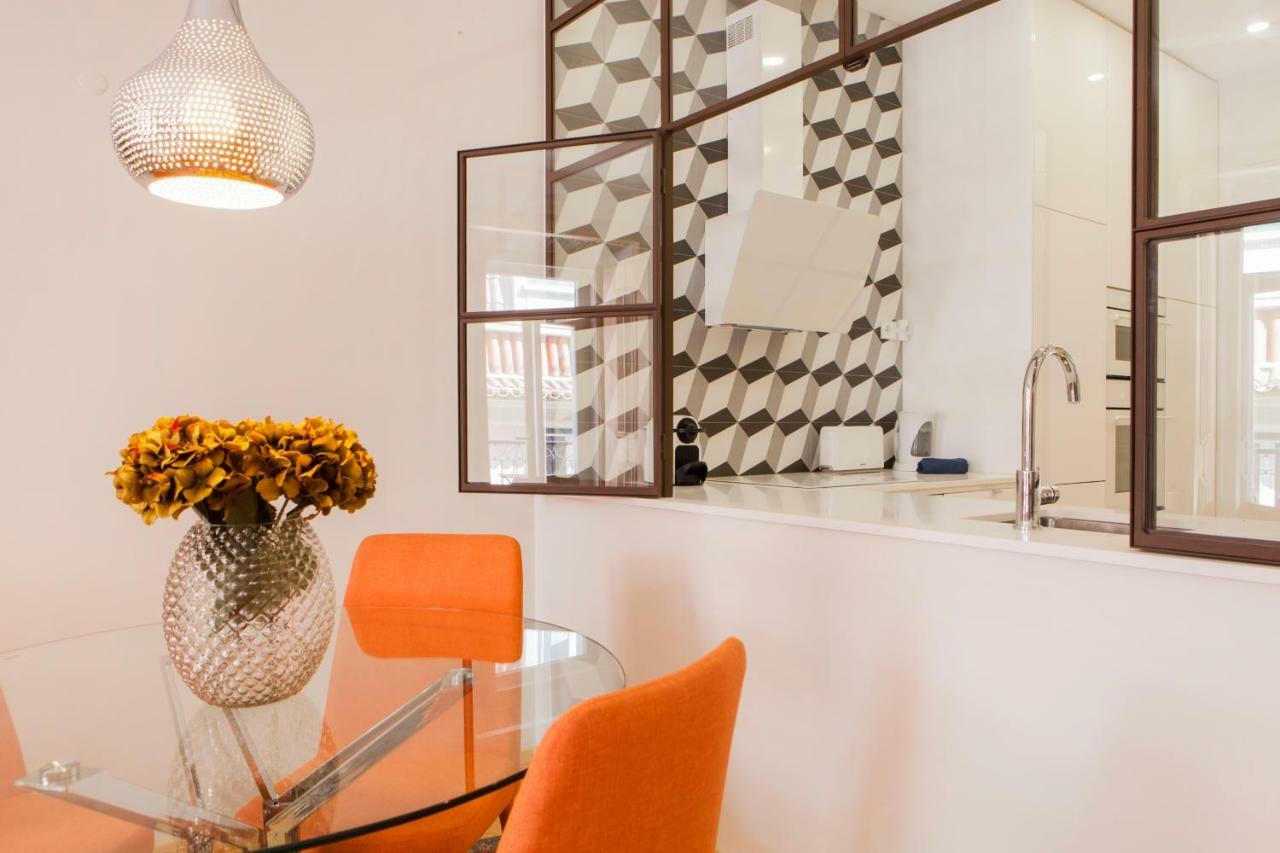 Charming Flat With Balconies Chiado District 2 Bedrooms & Ac 19th Century Building Apartment Lissabon