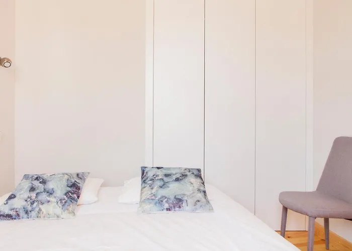 Charming Flat With Balconies Central Chiado District 2 Bedrooms & Ac 19Th Century Building